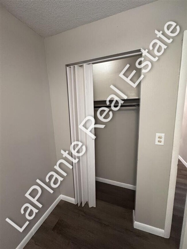 Building Photo - Cute Home on Large Lot for Rent