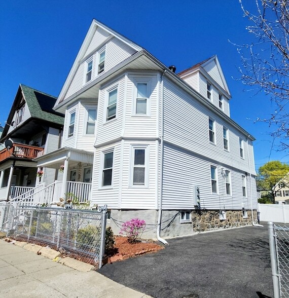 Building Photo - 28 Corona St