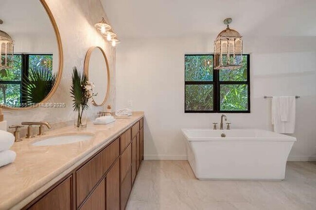 Building Photo - 2330 Overbrook St