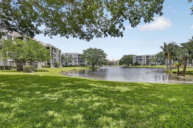 Building Photo - 9330 Lagoon Pl