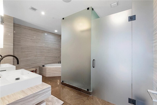 Building Photo - 2200 N Ocean Blvd