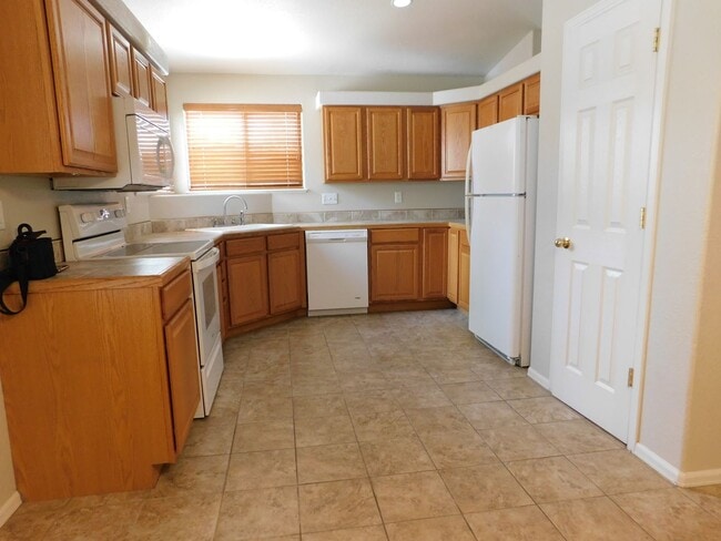 Building Photo - REDUCED!!  Nice Duplex in Established Neig...