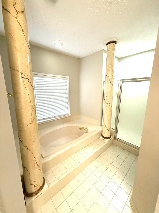 Building Photo - ** 4 bed 2.5 bath located in Sturbridge includes monthly pool service and chemicals ** Call 334-3...