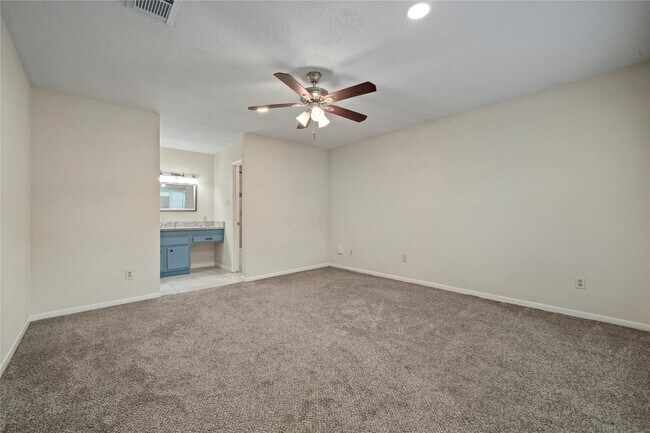 Building Photo - 12143 Stone W Dr