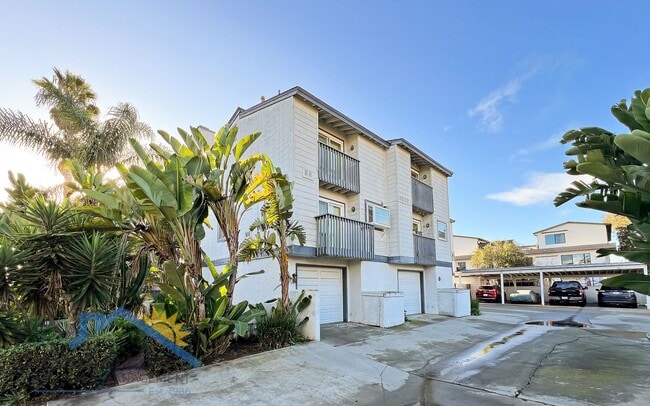 Building Photo - 2 bedroom 1/5 bath in the Village and walk...