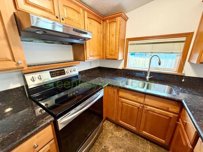 Building Photo - Awesome Mid-Century Classic 3-Bedroom House in NE Portland - $150 OFF FIRST MONTH