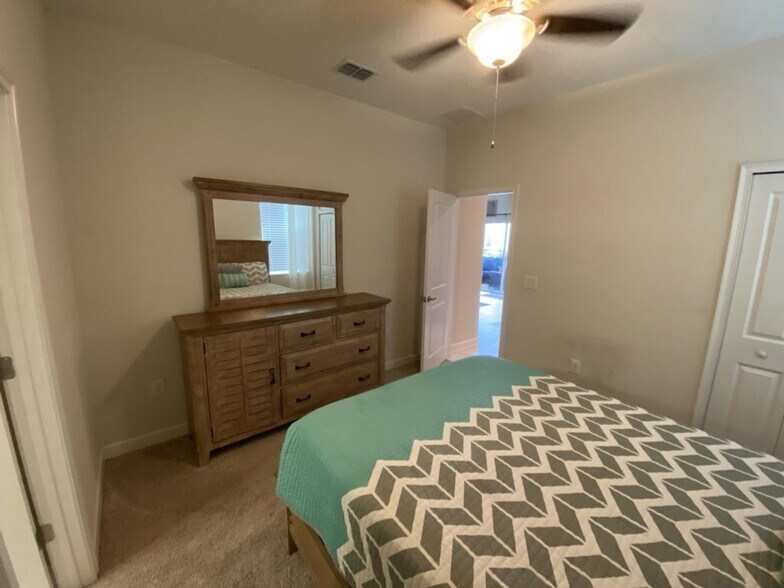 Building Photo - 9047 Stinger Dr