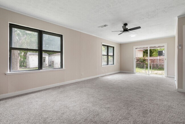 Building Photo - 1225 3rd Ave N