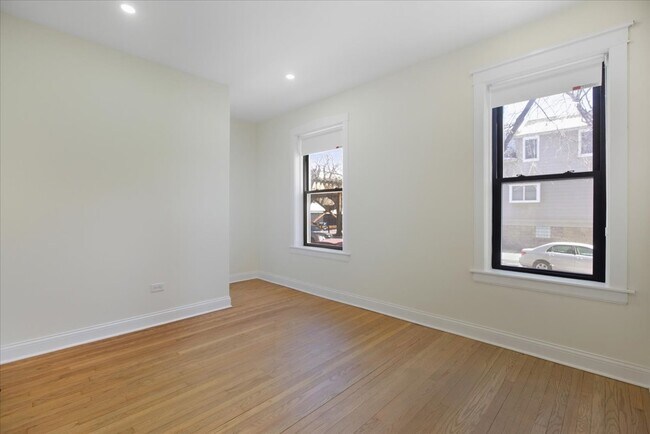 Building Photo - 4638 N Hamilton Ave