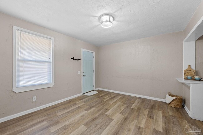 Primary Photo - 2101 W Romana St