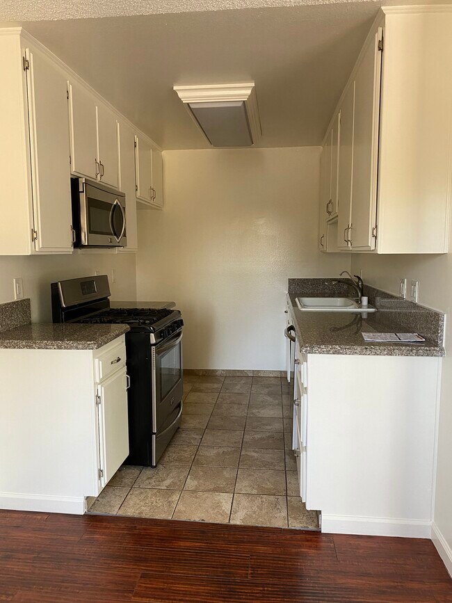 Building Photo - 501 E Magnolia Blvd