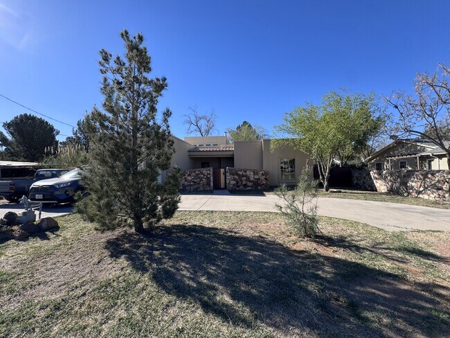 Building Photo - West El Paso Ranch Home