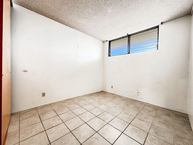 Building Photo - 2121 Ala Wai Blvd
