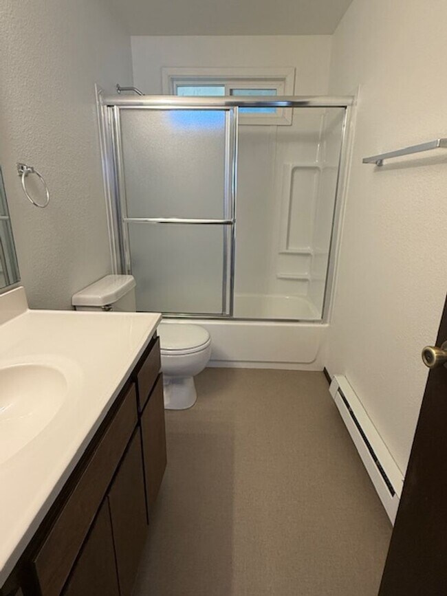 Building Photo - Alfi 3510 4-plex - Everett