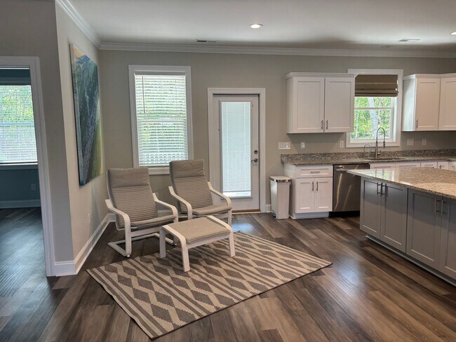 Building Photo - New home in Pine Knoll Shores
