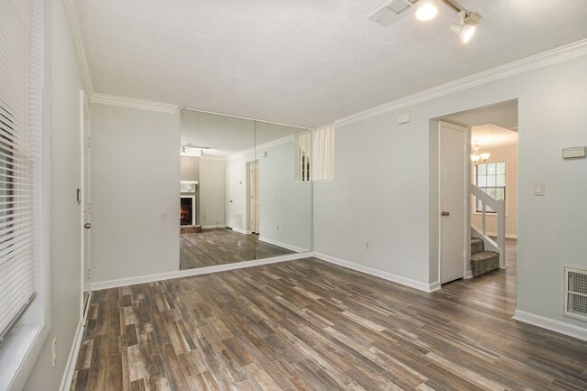 Building Photo - 2BR/1.5BA Close to Downtown Snellville!