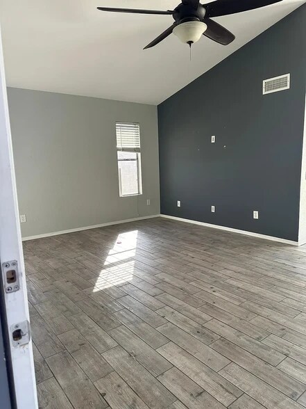 Building Photo - 6927 W Northview Ave