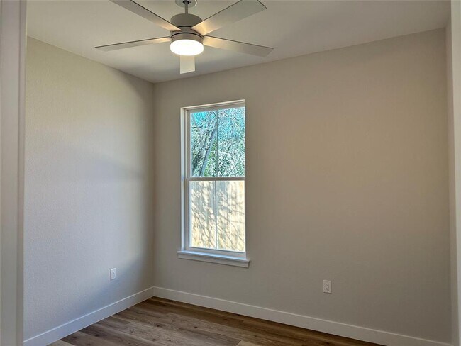 Building Photo - 1115 Neches St