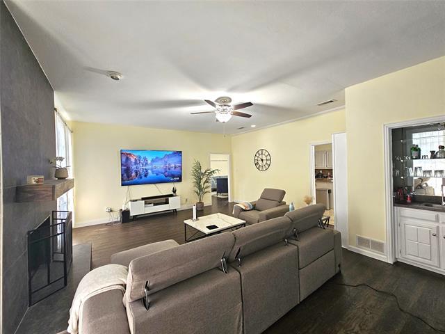 Building Photo - 13103 Fall Manor Dr