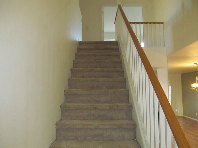 Building Photo - A Fabulous 4 Bedroom House in Peccole Ranch