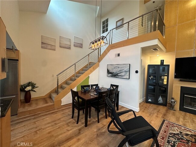 Building Photo - 2217 Vanderbilt Ln