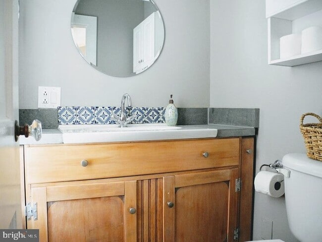 Building Photo - 1933 Rodman St