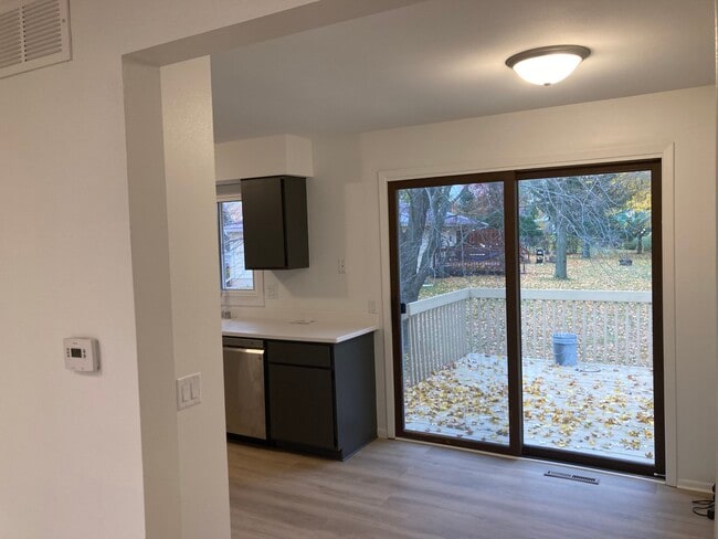 Building Photo - 431 N Thompson Rd