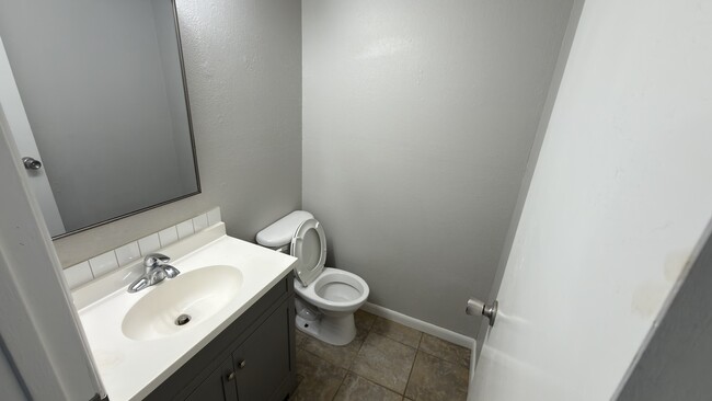 Building Photo - 150 W Kent St