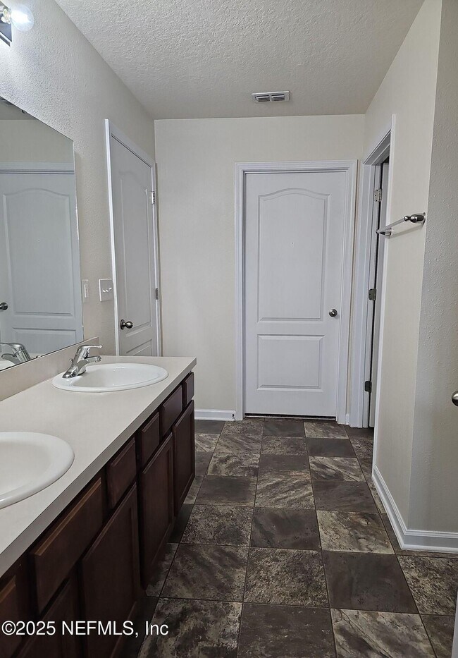 Building Photo - 1981 Rock Springs Way