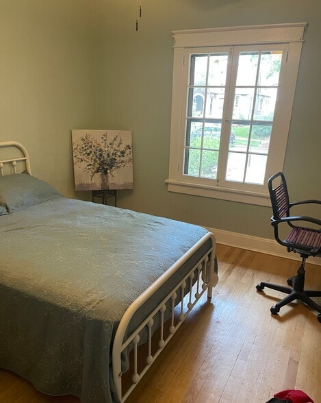 Building Photo - 2801 Clermont St