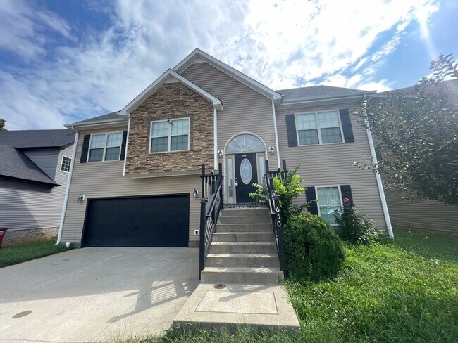 Building Photo - 650 Fox Hound Dr