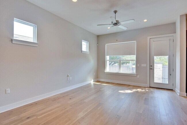 Building Photo - 3108 E 51st St