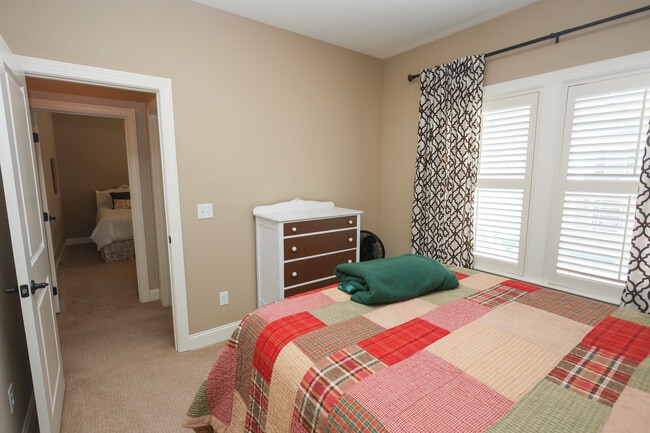 Building Photo - 504 Village Walk Ln