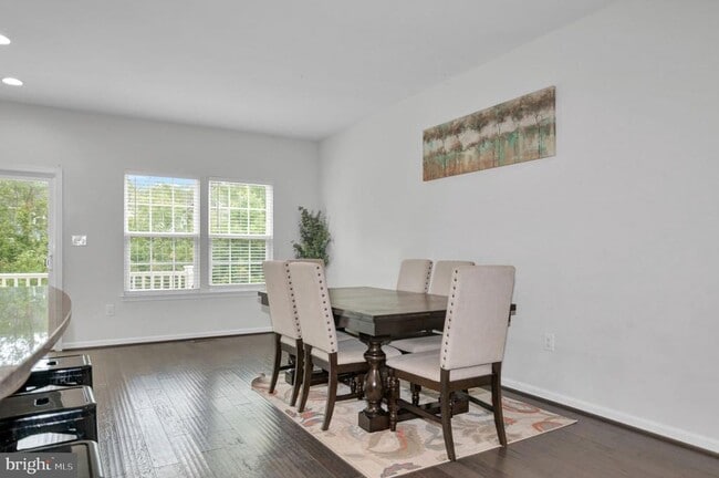 Building Photo - 8633 Rosecrans Ln