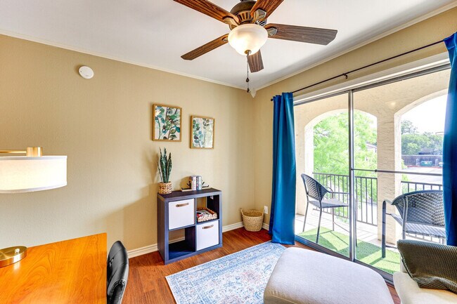 Building Photo - 8702 Village Dr