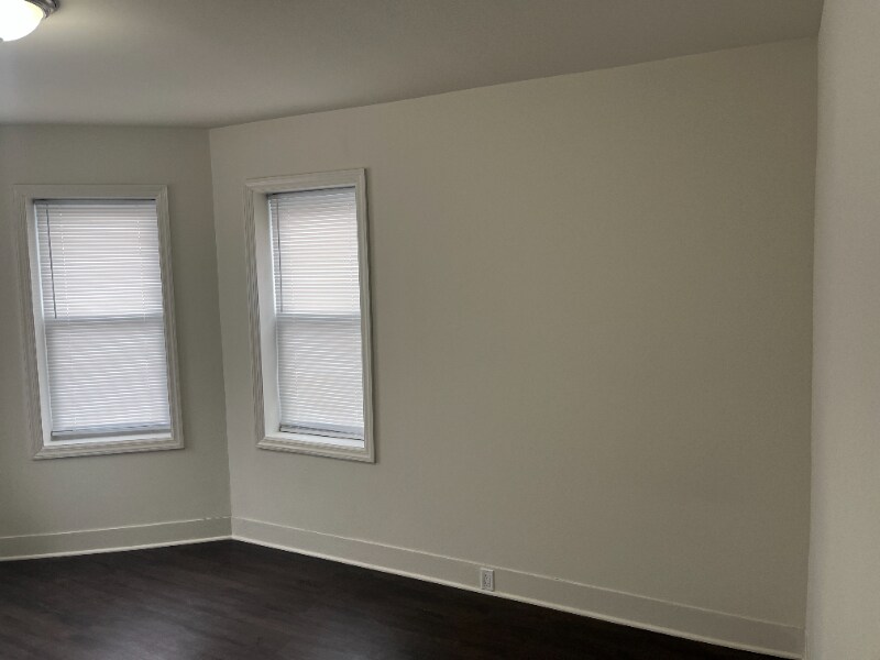 Building Photo - 114 Monmouth St