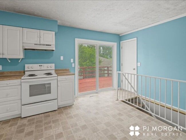 Building Photo - Millard Rental Ready to Impress!