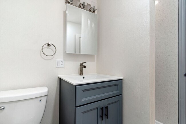 Building Photo - 1411 Encinal Ave - Studio | 1 bathroom