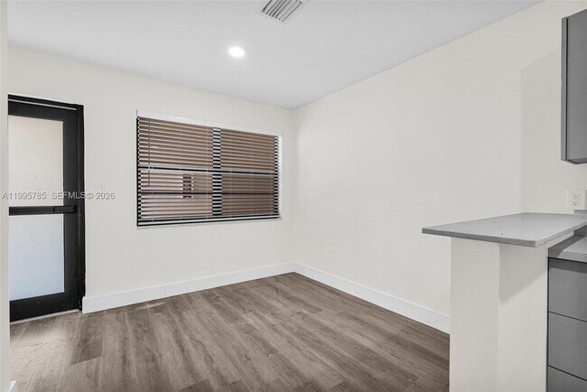 Building Photo - 1730 Acapulco Dr