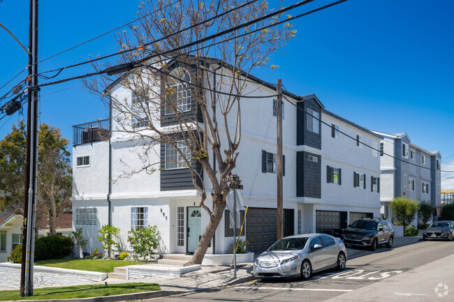 Building Photo - 907 5th St