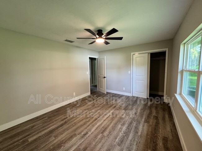 Building Photo - 135 SW Bulldawg Gln
