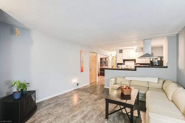 Living room - 1295 Euclid St