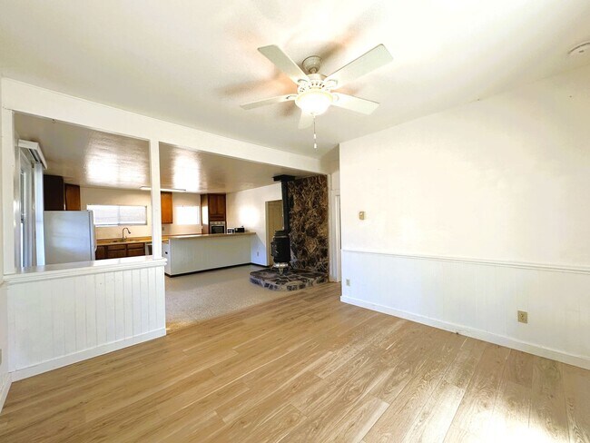Building Photo - 402 Ormsby Ln