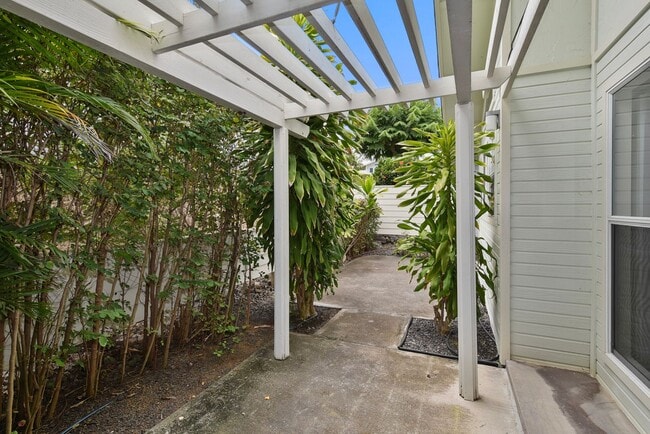 Building Photo - ***Pines II 2 Bedroom 2 Bath Fully Furnish...