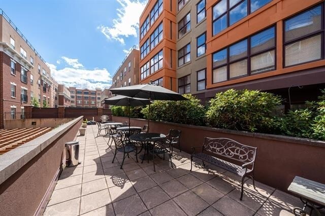 Building Photo - 1331 Grand St