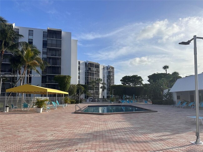 Building Photo - 20500 W Country Club Dr