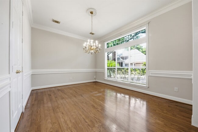 Building Photo - 17 Ambleside Crescent Dr