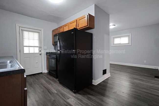 Building Photo - 914 Ellsworth Ave