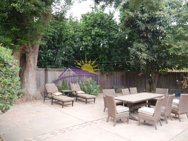 Building Photo - 841 Robertson Way