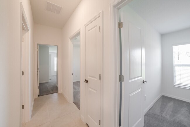 Building Photo - Beautiful 4 Bedroom Home